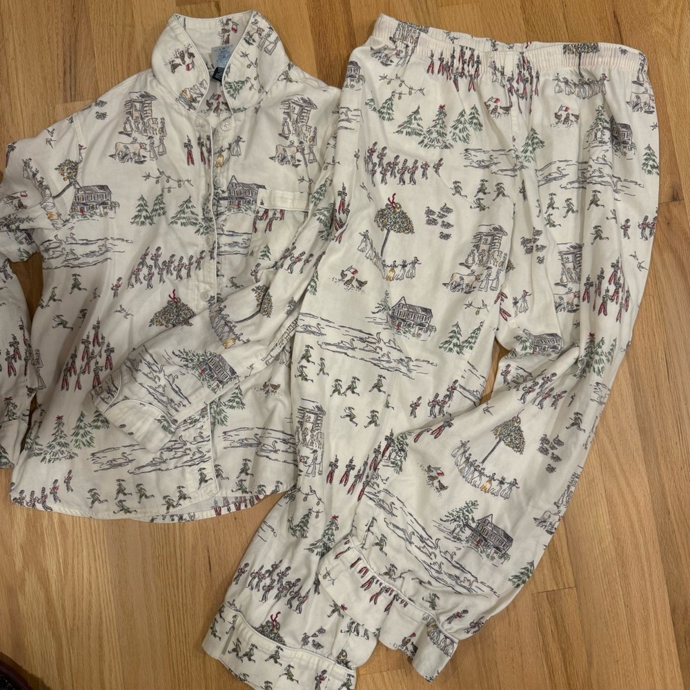 Land's End "12 Days of Christmas" themed flannel pajama set / Size M/P ( 10/12)